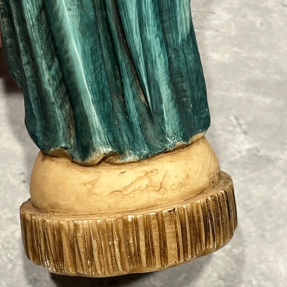 Signed by ‘A. Lucchesi Faro’ Virgin Mary w/ Baby Jesus statue ITALY vintage - Picture 4 of 16